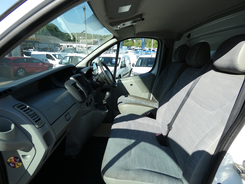 Renault 2012 62 RENAULT TRAFIC 2.0 DCI SL27 ECO L1H1 SWB CLEAN VAN