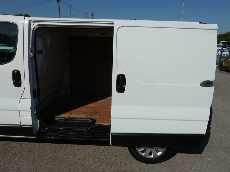 Renault 2012 62 RENAULT TRAFIC 2.0 DCI SL27 ECO L1H1 SWB CLEAN VAN