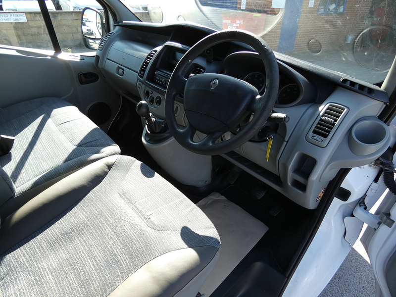 Renault 2012 62 RENAULT TRAFIC 2.0 DCI SL27 ECO L1H1 SWB CLEAN VAN