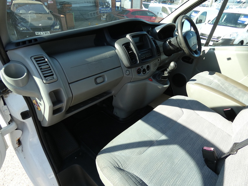 Renault 2012 62 RENAULT TRAFIC 2.0 DCI SL27 ECO L1H1 SWB CLEAN VAN
