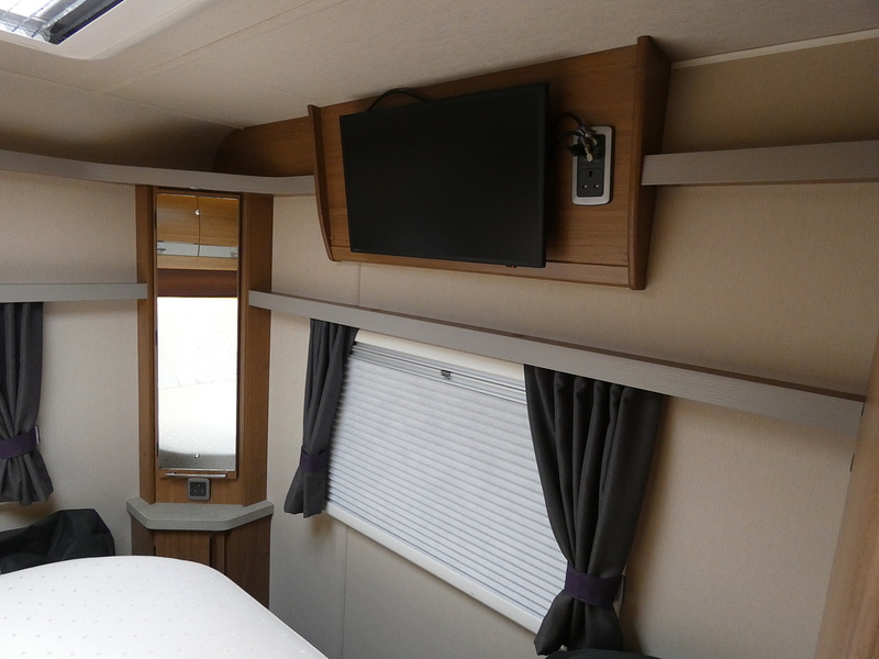 Fiat 2016 16 FIAT AUTO-TRAIL TRACKER RB HI-LINE 6 BERTH HD FIXED BED MEGA LOW MILES