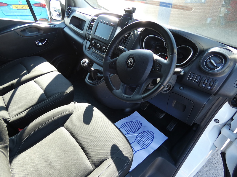Renault 2021 71 RENAULT TRAFIC 2.0DCI ENERGY 30 SPORT L2 LWB ONLY 78K