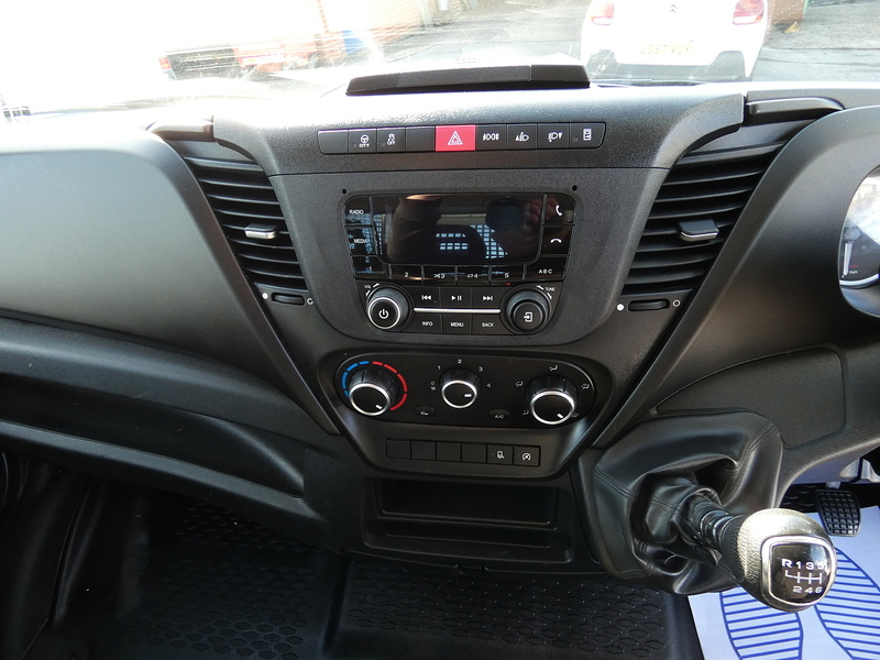 Iveco 2023 23 IVECO DAILY 2.3D 140PS DROPSIDE 4.2M PICKUP TWIN REAR WHEEL