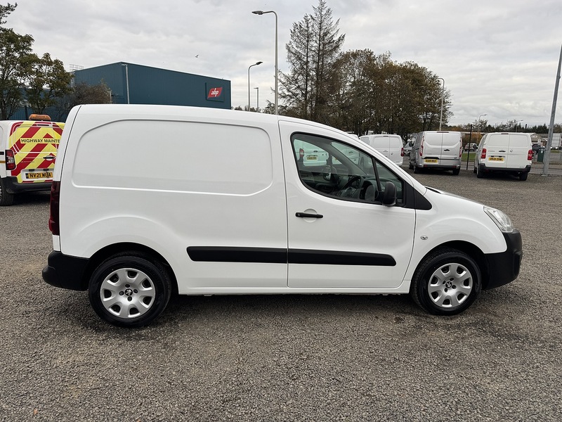 Peugeot Partner 1.6 BlueHDi 854 Professional Panel Van 5dr Diesel Manual L1 (112 g/km, 97.64 bhp) - U3216