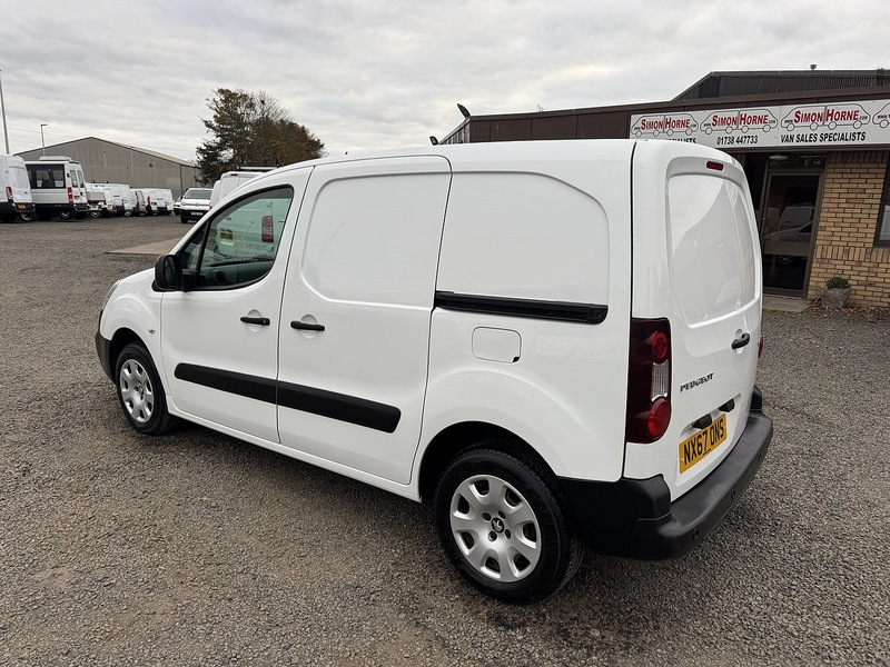 Peugeot Partner 1.6 BlueHDi 854 Professional Panel Van 5dr Diesel Manual L1 (112 g/km, 97.64 bhp) - U3216