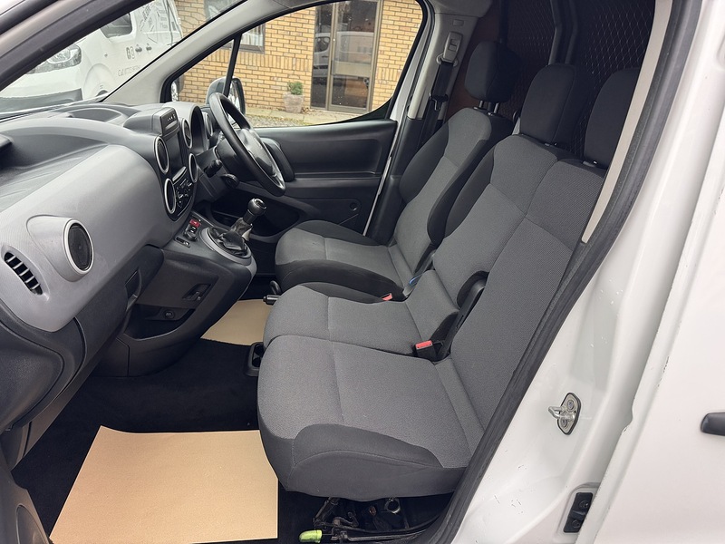 Peugeot Partner 1.6 BlueHDi 854 Professional Panel Van 5dr Diesel Manual L1 (112 g/km, 97.64 bhp) - U3216