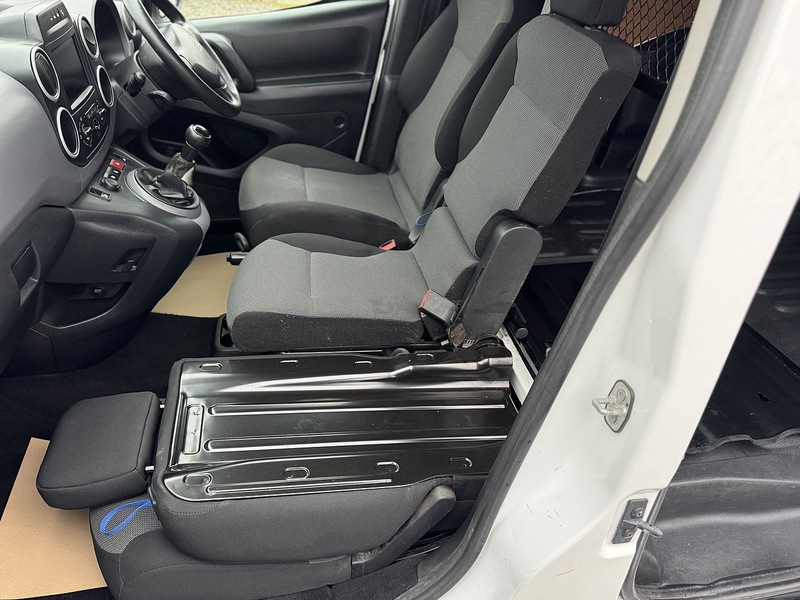 Peugeot Partner 1.6 BlueHDi 854 Professional Panel Van 5dr Diesel Manual L1 (112 g/km, 97.64 bhp) - U3216