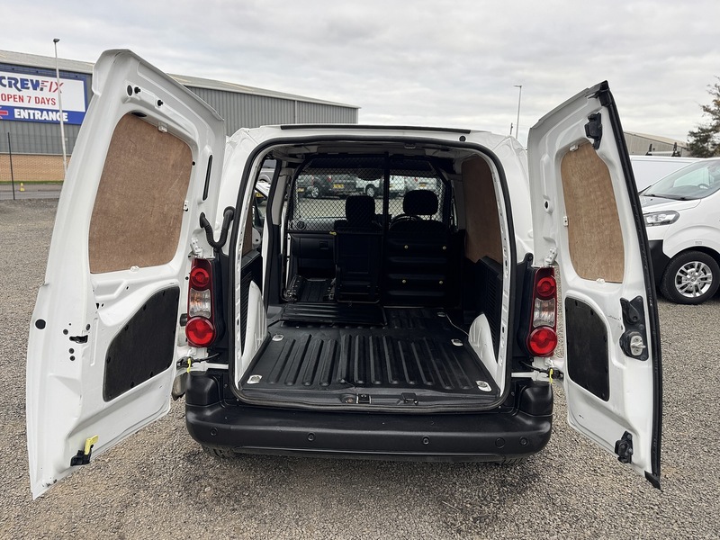 Peugeot Partner 1.6 BlueHDi 854 Professional Panel Van 5dr Diesel Manual L1 (112 g/km, 97.64 bhp) - U3216