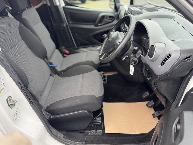 Peugeot Partner 1.6 BlueHDi 854 Professional Panel Van 5dr Diesel Manual L1 (112 g/km, 97.64 bhp) - U3216