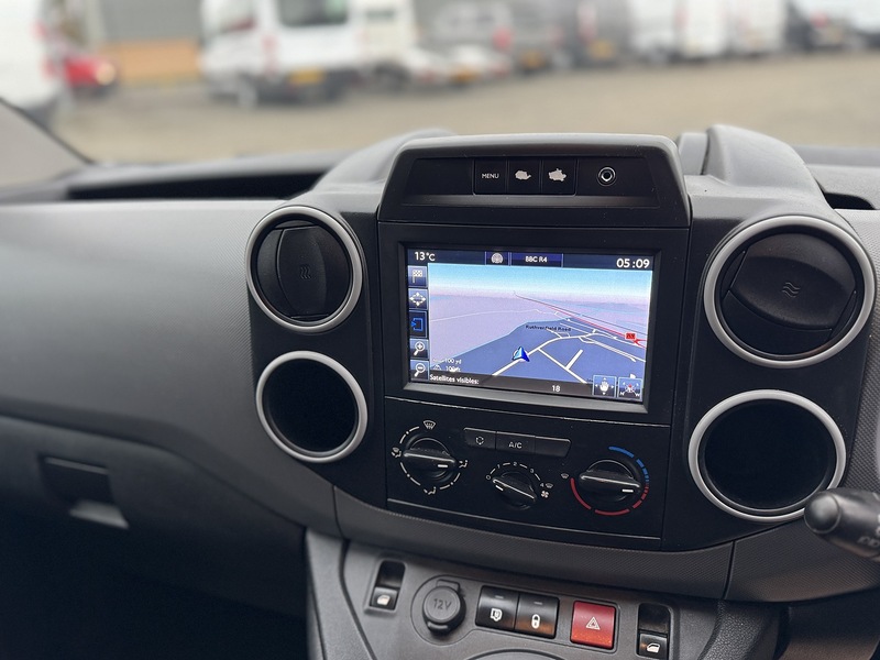 Peugeot Partner 1.6 BlueHDi 854 Professional Panel Van 5dr Diesel Manual L1 (112 g/km, 97.64 bhp) - U3216