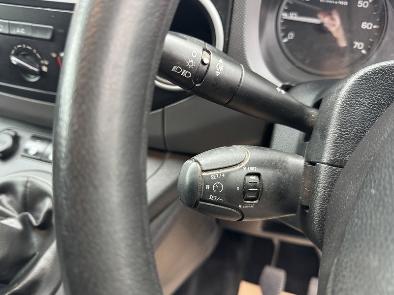 Peugeot Partner 1.6 BlueHDi 854 Professional Panel Van 5dr Diesel Manual L1 (112 g/km, 97.64 bhp) - U3216