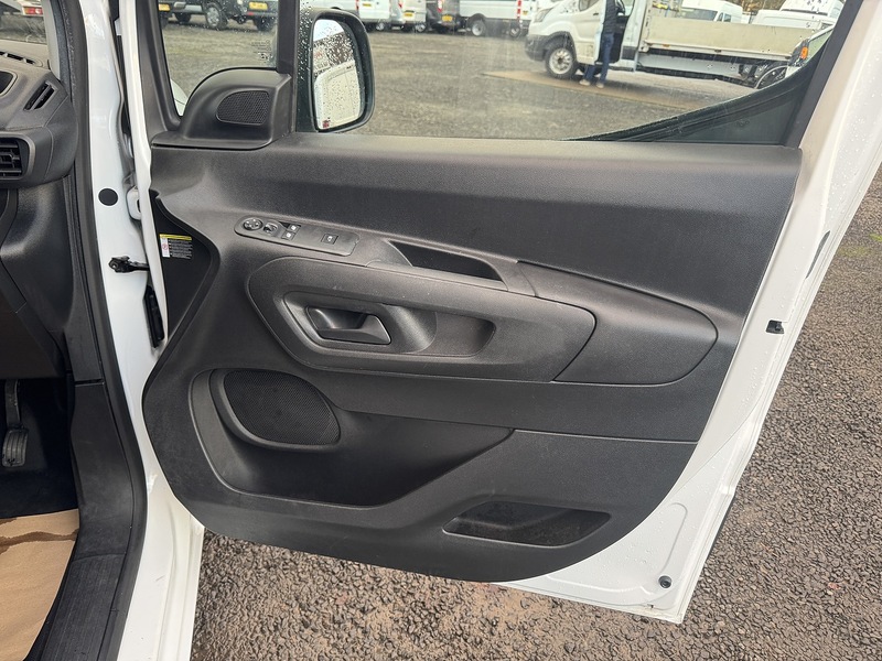 Peugeot Partner BlueHDi 1000 Professional - U3238