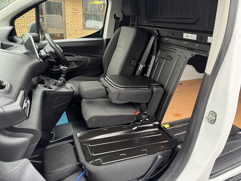 Peugeot Partner BlueHDi 1000 Professional Premium - U3281