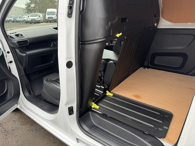 Peugeot Partner BlueHDi 1000 Professional Premium - U3281