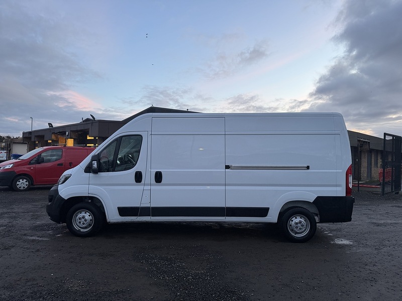 Peugeot Boxer BlueHDi 335 Professional Premium + - U3285