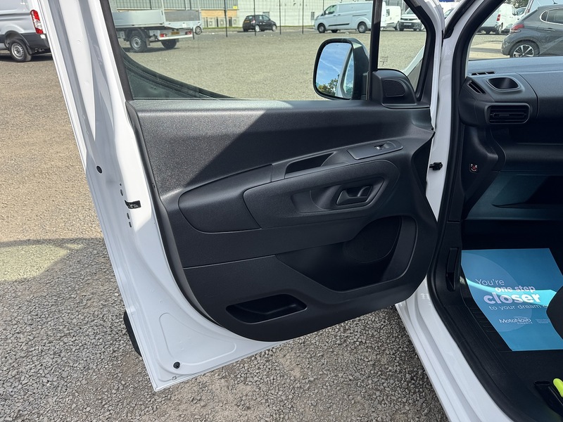 Peugeot Partner BlueHDi 950 Asphalt - U3374