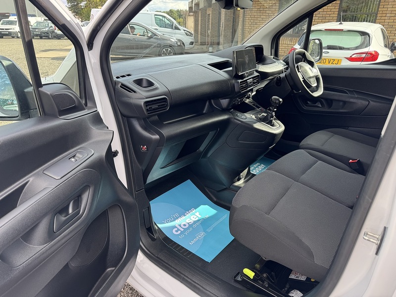 Peugeot Partner BlueHDi 950 Asphalt - U3374