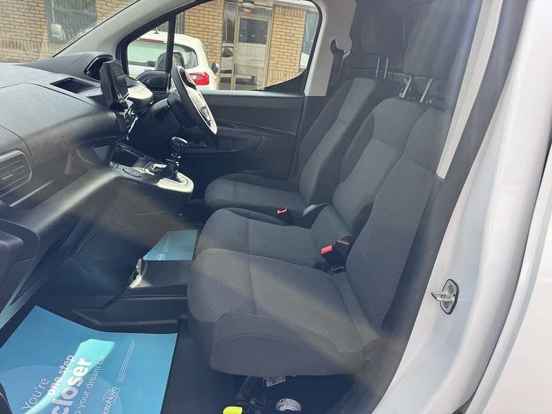 Peugeot Partner BlueHDi 950 Asphalt - U3374