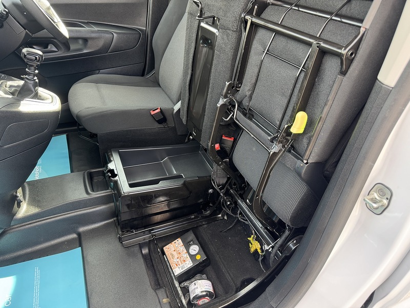 Peugeot Partner BlueHDi 950 Asphalt - U3374