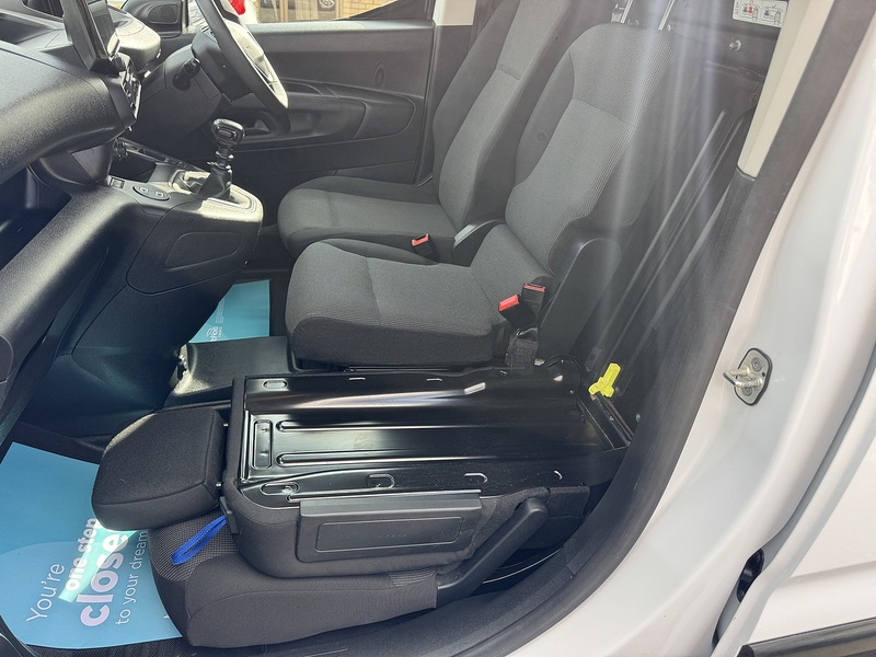 Peugeot Partner BlueHDi 950 Asphalt - U3374