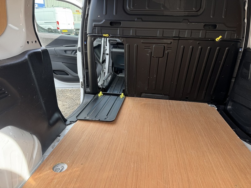 Peugeot Partner BlueHDi 950 Asphalt - U3374