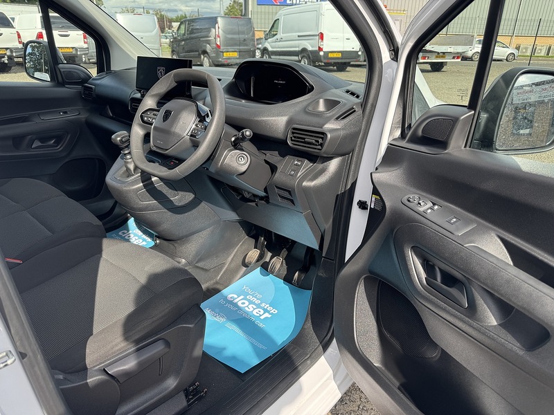Peugeot Partner BlueHDi 950 Asphalt - U3374
