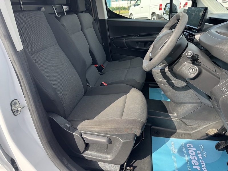 Peugeot Partner BlueHDi 950 Asphalt - U3374