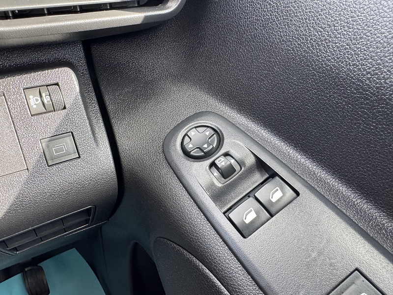 Peugeot Partner BlueHDi 950 Asphalt - U3374