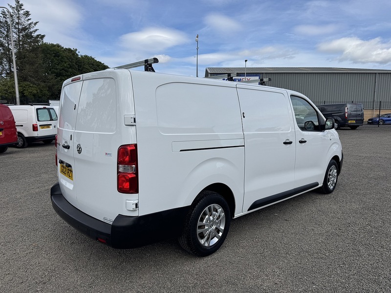 Vauxhall Vivaro 2900 Dynamic L2H1 CDTi 100 - U3376