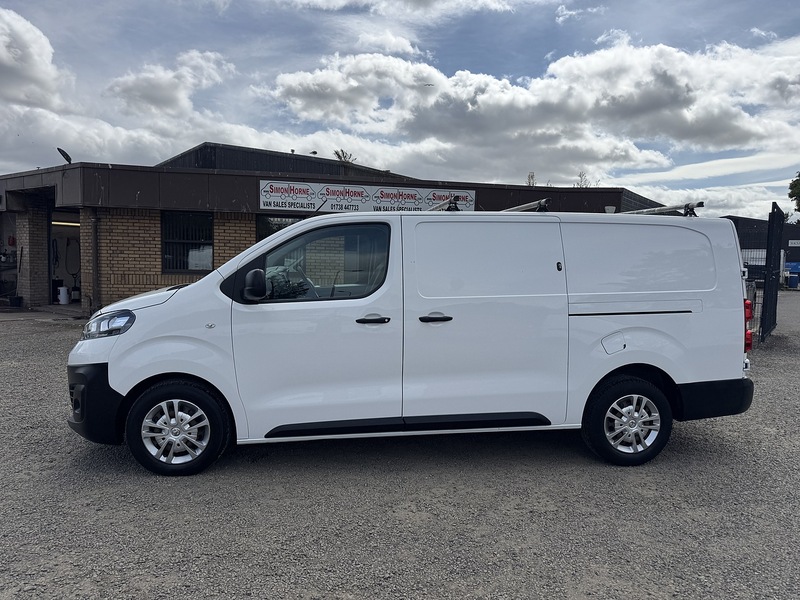 Vauxhall Vivaro 2900 Dynamic L2H1 CDTi 100 - U3376