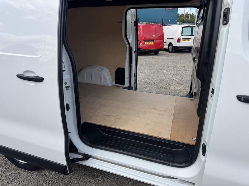 Vauxhall Vivaro 2900 Dynamic L2H1 CDTi 100 - U3376