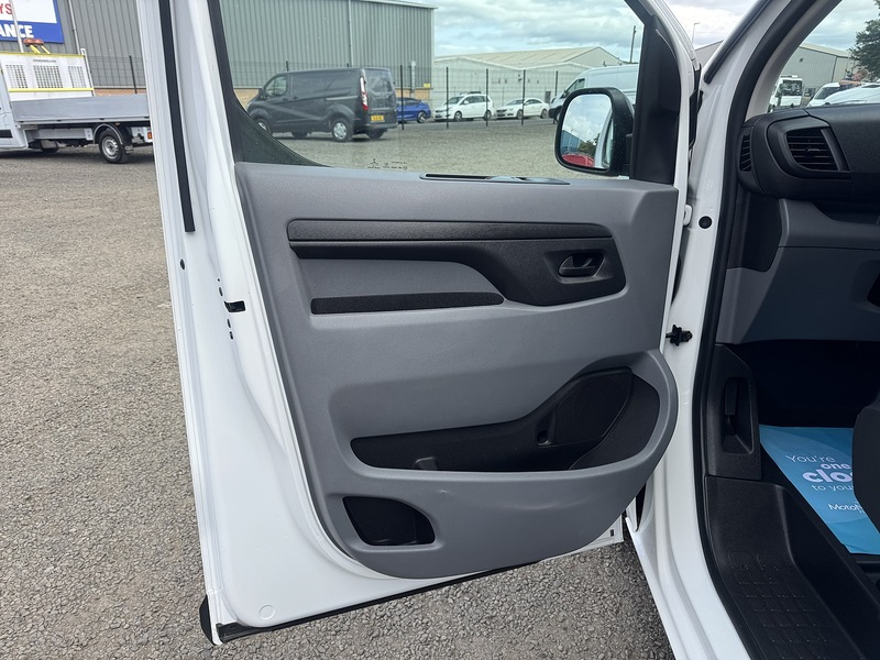 Vauxhall Vivaro 2900 Dynamic L2H1 CDTi 100 - U3376