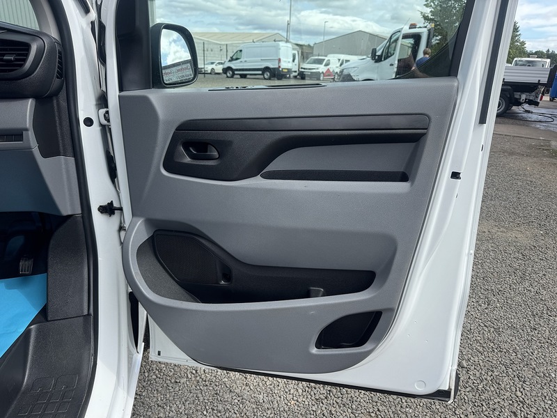 Vauxhall Vivaro 2900 Dynamic L2H1 CDTi 100 - U3376