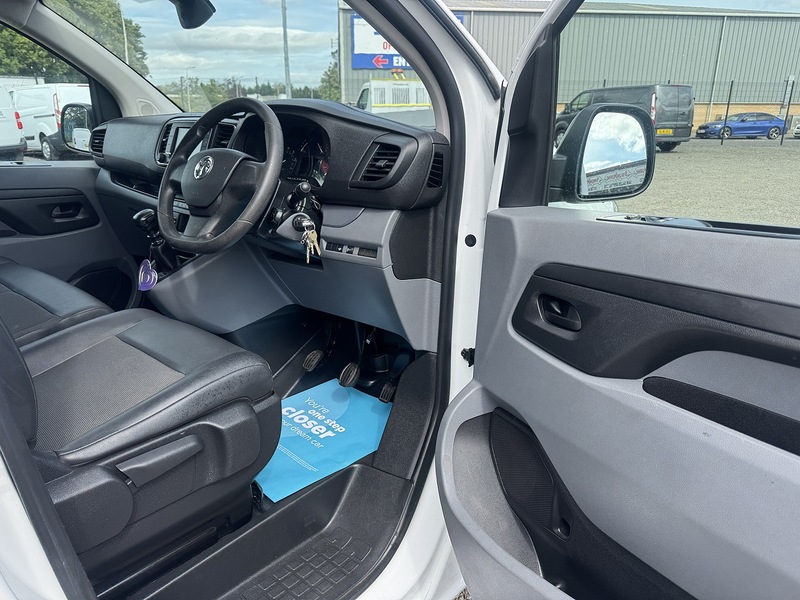 Vauxhall Vivaro 2900 Dynamic L2H1 CDTi 100 - U3376