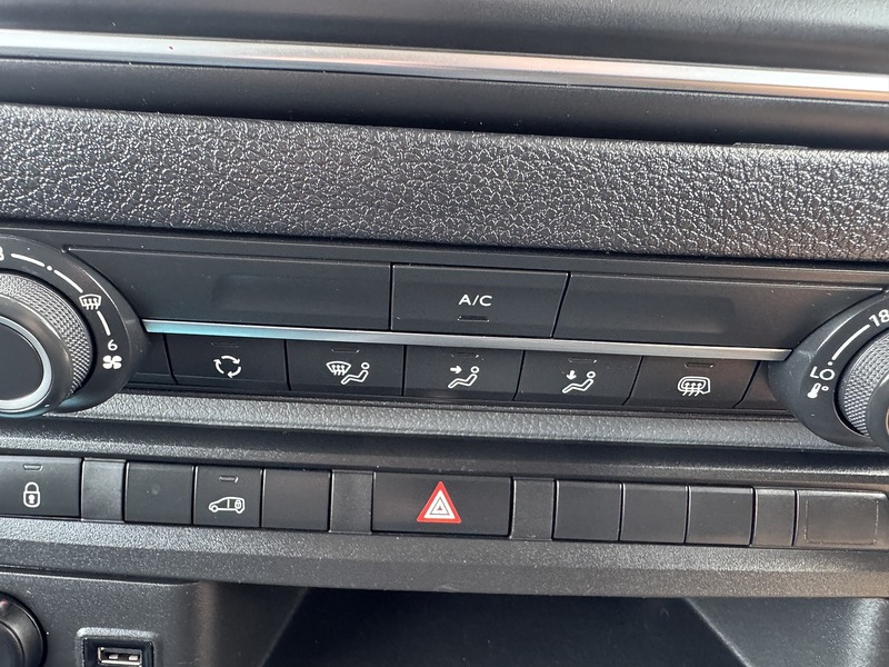 Vauxhall Vivaro 2900 Dynamic L2H1 CDTi 100 - U3376