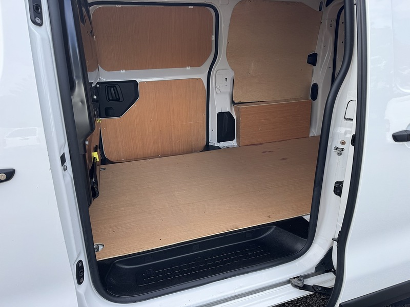 Peugeot Expert 1400 2.0 BlueHDi 145ps MWB  Professional Premium - U3390