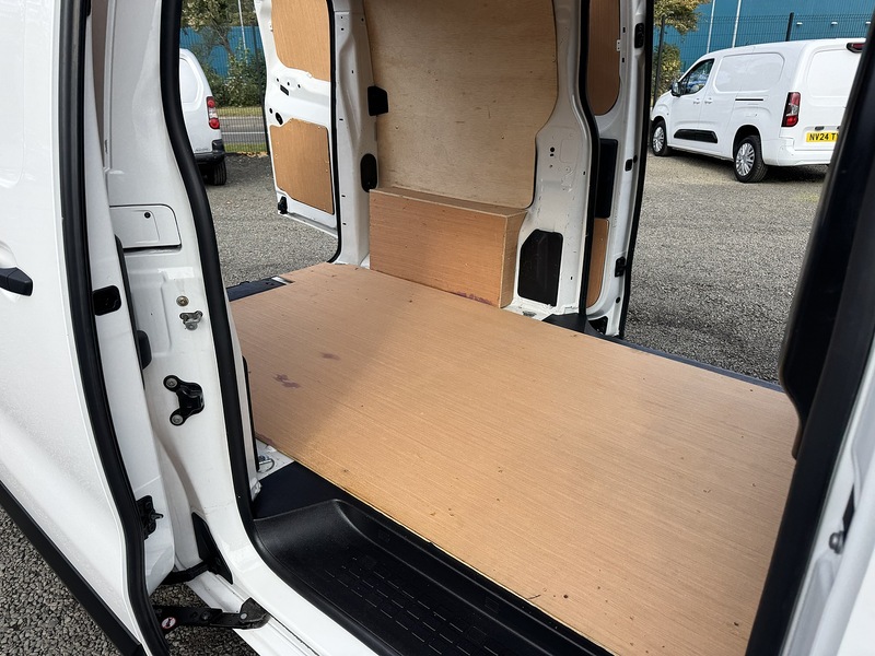 Peugeot Expert 1400 2.0 BlueHDi 145ps MWB  Professional Premium - U3390