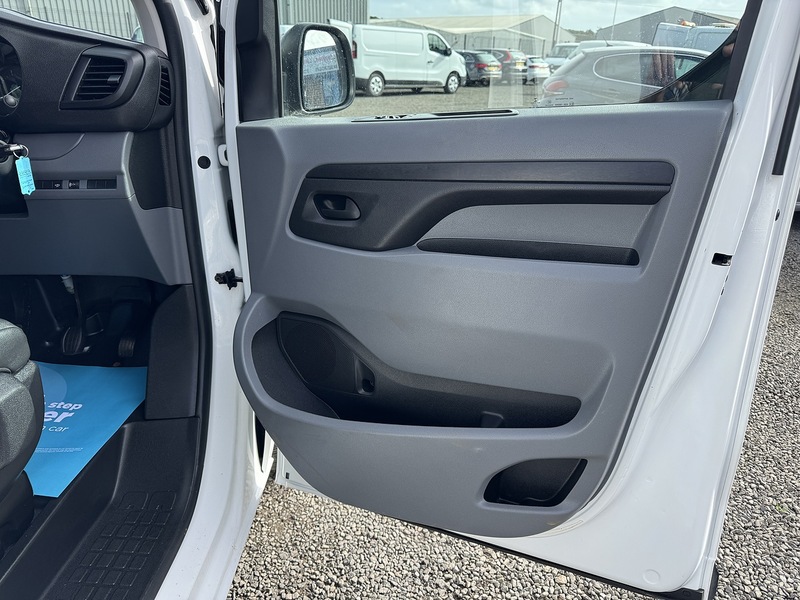Peugeot Expert 1400 2.0 BlueHDi 145ps MWB  Professional Premium - U3390