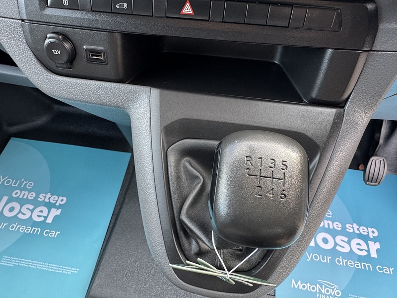 Peugeot Expert 1400 2.0 BlueHDi 145ps MWB  Professional Premium - U3390
