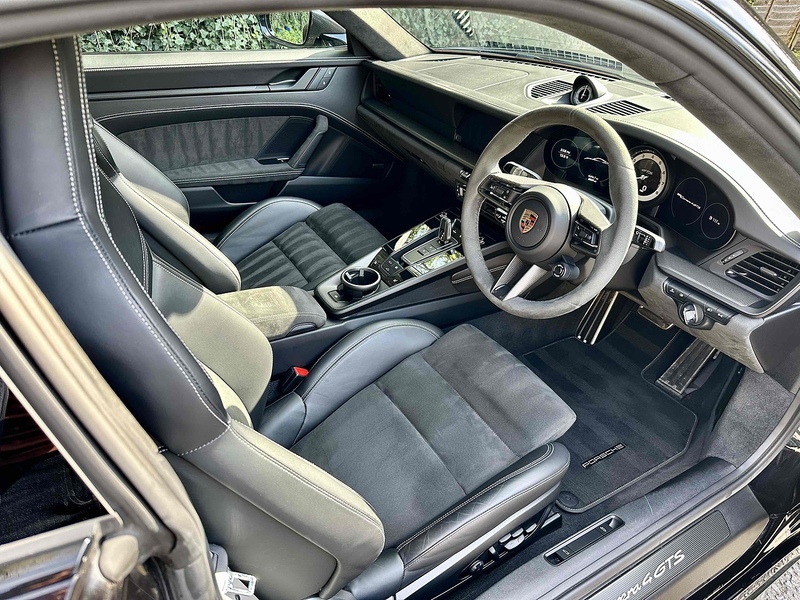 Porsche 3.0T 992 Carrera 4 GTS Coupe 2dr Petrol PDK 4WD Euro 6 (s/s) (480 ps)