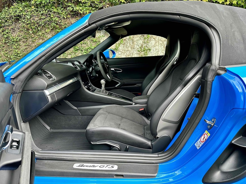 Porsche 4.0 GTS Convertible 2dr Petrol Manual Euro 6 (s/s) (400 ps)