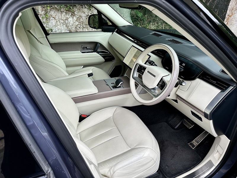 Land Rover 3.0 P460e 38.2kWh Autobiography SUV 5dr Petrol Plug-in Hybrid Auto 4WD Euro 6 (s/s) (460 ps)