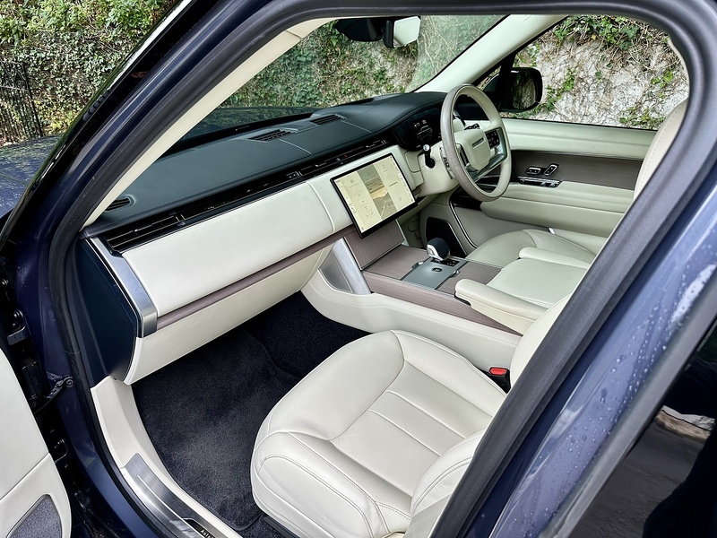 Land Rover 3.0 P460e 38.2kWh Autobiography SUV 5dr Petrol Plug-in Hybrid Auto 4WD Euro 6 (s/s) (460 ps)