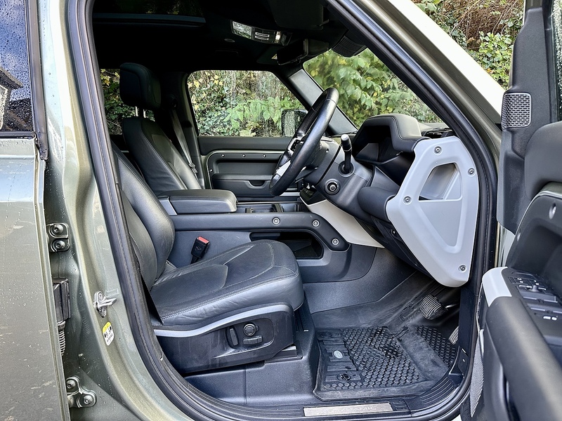 Land Rover 3.0 D250 MHEV X-Dynamic HSE SUV 5dr Diesel Auto 4WD Euro 6 (s/s) (250 ps)