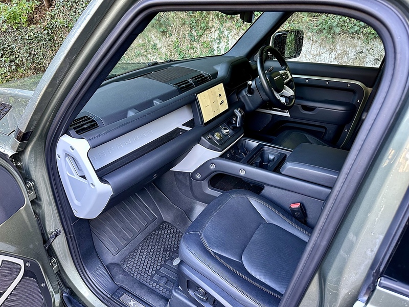 Land Rover 3.0 D250 MHEV X-Dynamic HSE SUV 5dr Diesel Auto 4WD Euro 6 (s/s) (250 ps)