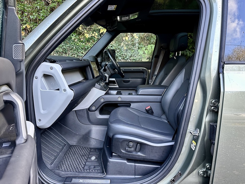 Land Rover 3.0 D250 MHEV X-Dynamic HSE SUV 5dr Diesel Auto 4WD Euro 6 (s/s) (250 ps)