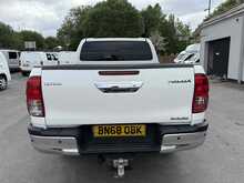 Toyota Hilux 2.4 D-4D Invincible Pickup Double Cab 4dr Diesel Auto 4WD