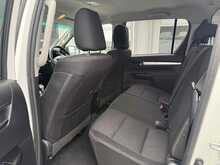 Toyota Hilux 2.4 D-4D Invincible Pickup Double Cab 4dr Diesel Auto 4WD