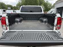 Toyota Hilux 2.4 D-4D Invincible Pickup Double Cab 4dr Diesel Auto 4WD