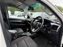Toyota Hilux 2.4 D-4D Invincible Pickup Double Cab 4dr Diesel Auto 4WD